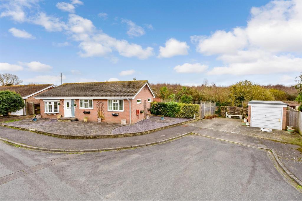 Findon Drive, Bognor Regis, West Sussex 3 bed detached bungalow for