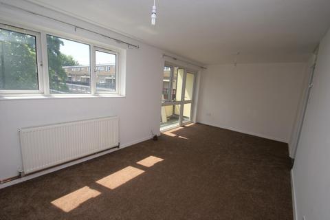 3 bedroom flat to rent, Acre Court, Andover, SP10