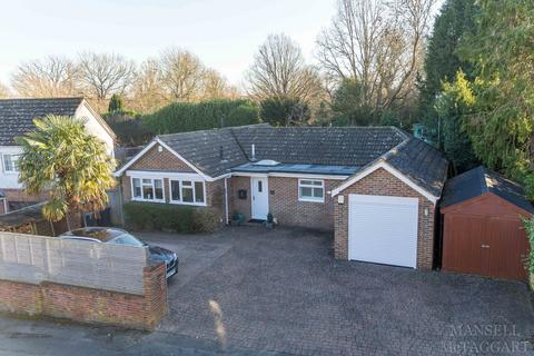 8 Bakers Lane, Lingfield, RH7 6HD