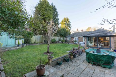 8 Bakers Lane, Lingfield, RH7 6HD