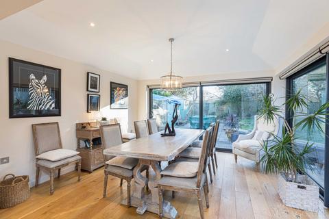 8 Bakers Lane, Lingfield, RH7 6HD