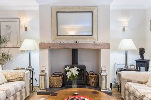 8 Bakers Lane, Lingfield, RH7 6HD