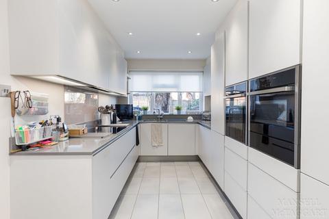 8 Bakers Lane, Lingfield, RH7 6HD