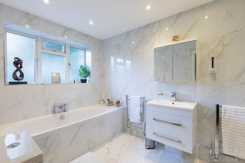 8 Bakers Lane, Lingfield, RH7 6HD
