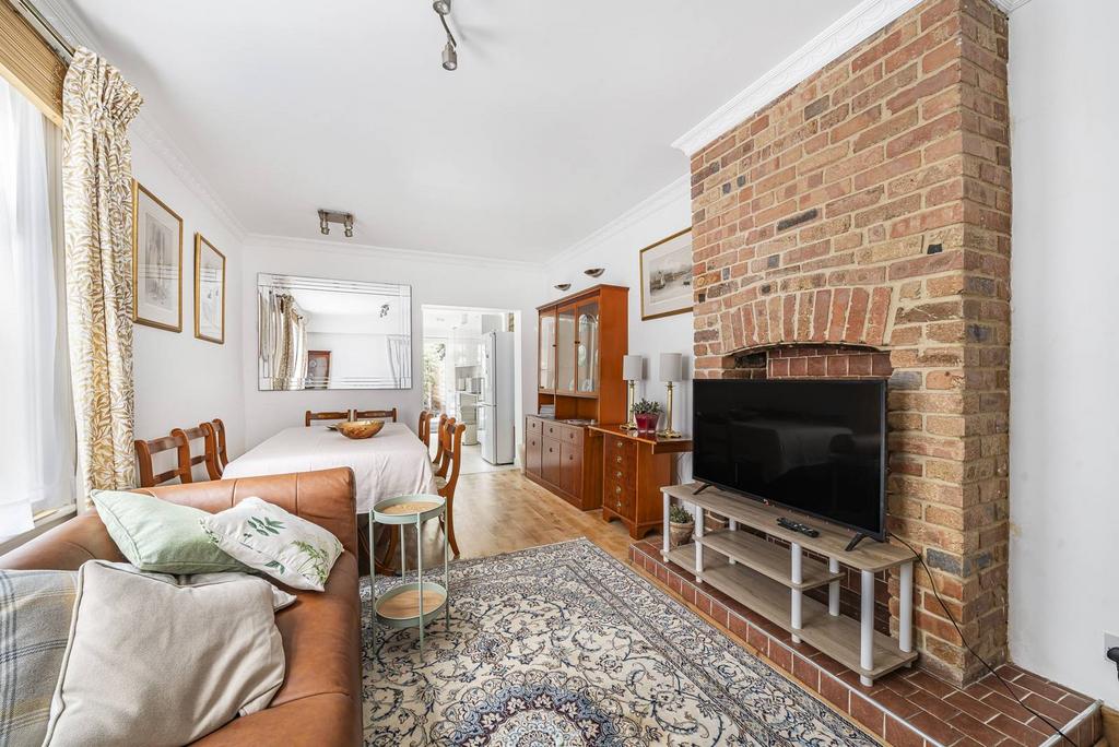 Spruce Hills Road, Walthamstow, London, E17 2 bed flat for sale £675,000