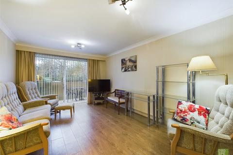 3 bedroom apartment for sale, Rapallo Close, Farnborough, Hampshire, GU14