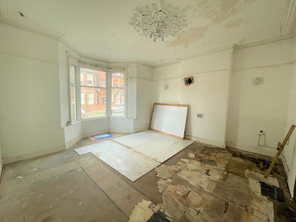 Upper Dicconson Street, Wigan, WN1 Property £1,800 pcm (£415 pw)