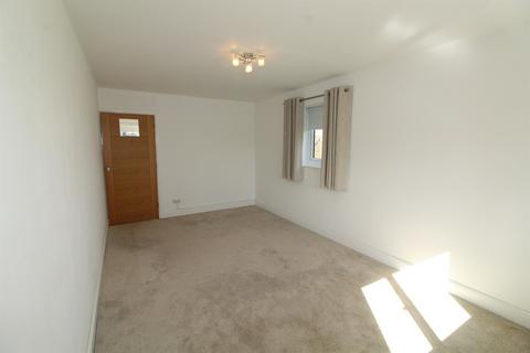 3 bedroom apartment to rent, Long Causeway, Adel