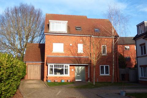 5 bedroom detached house for sale, Essex Close, Stevenage, Hertfordshire, SG1
