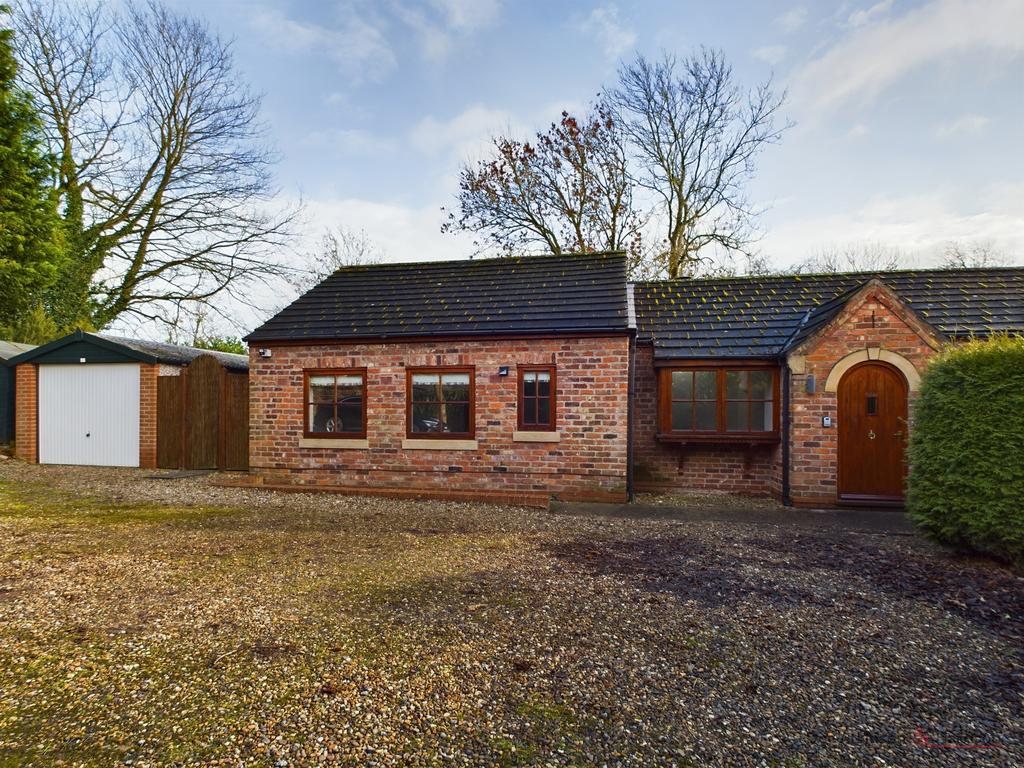 Main Street, Garton On The Wolds... 2 bed detached bungalow £950 pcm (£219 pw)