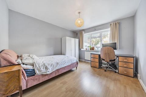 19 Parkfields Avenue, London, SW20 0QS
