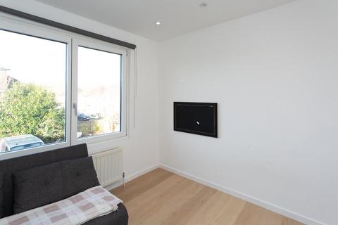 2 bedroom maisonette to rent, Sutton Road, St. Albans, Hertfordshire, AL1