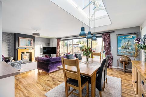 11 Elwill Way, Istead Rise, Gravesend, DA13 9JT