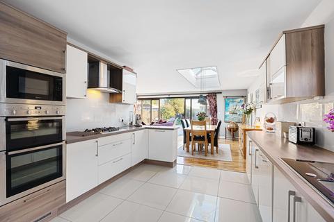 11 Elwill Way, Istead Rise, Gravesend, DA13 9JT