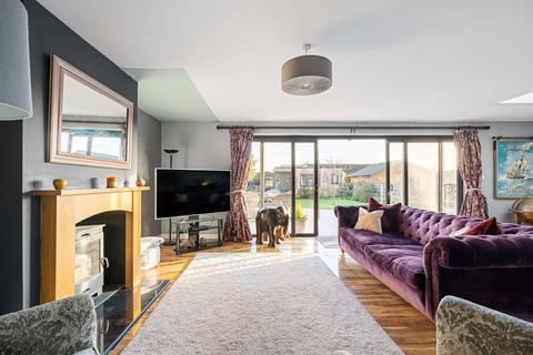 11 Elwill Way, Istead Rise, Gravesend, DA13 9JT