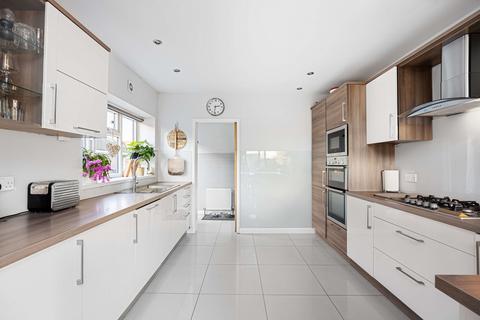 11 Elwill Way, Istead Rise, Gravesend, DA13 9JT