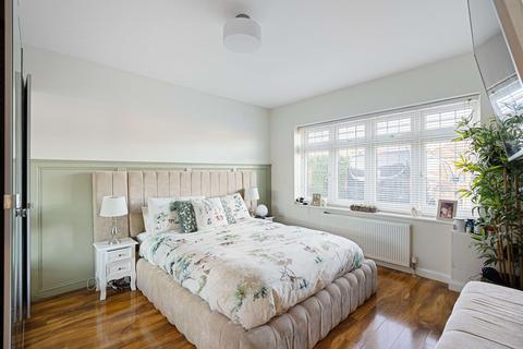 11 Elwill Way, Istead Rise, Gravesend, DA13 9JT