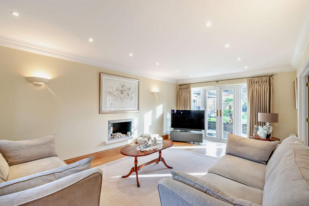 Royston Grove, Hatch End, Pinner HA5 4 bed detached house for sale £