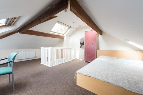 4 bedroom flat to rent, 1 Dennistead Crescent, LS6 3PU