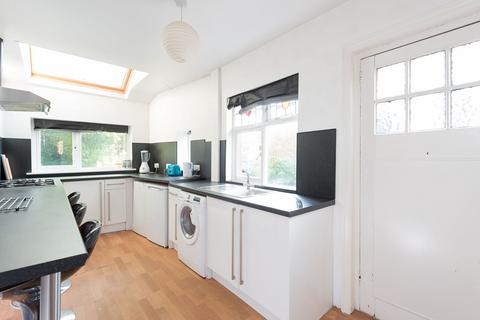 4 bedroom flat to rent, 1 Dennistead Crescent, LS6 3PU