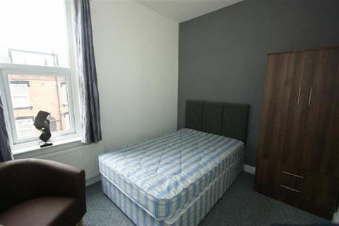 4 bedroom terraced house to rent, Pennington Grove, Leeds, LS6 2JL