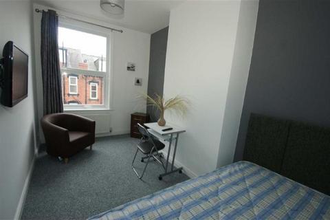 4 bedroom terraced house to rent - Pennington Grove, Leeds, LS6 2JL