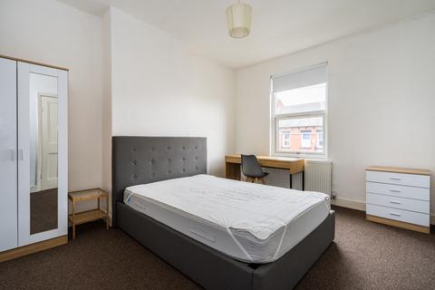 2 bedroom terraced house to rent, Grimthorpe Place, Leeds, LS6 3JT
