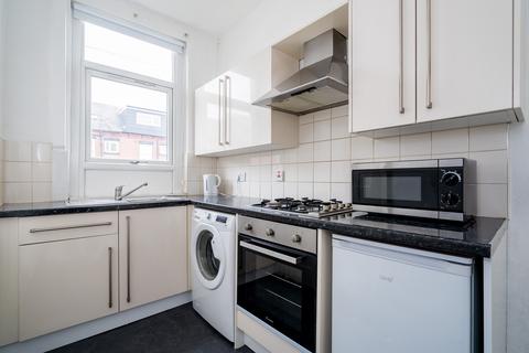 2 bedroom terraced house to rent, Grimthorpe Place, Leeds, LS6 3JT