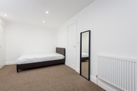 3 bedroom apartment to rent, Blenheim Terrace, Leeds, LS2 9JG