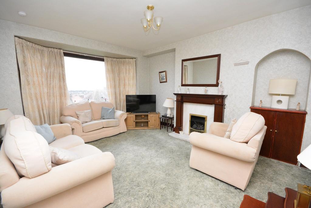 Bantaskine Street, Falkirk, Stirlingshire, FK1 5ES 4 bed end of terrace