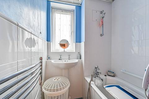 2 bedroom flat for sale, Longley Road, Tooting, London, SW17