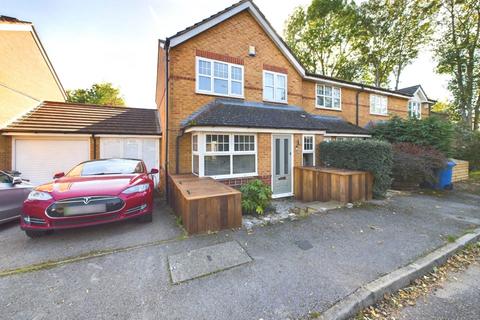 3 bedroom end of terrace house for sale, Kiln Croft Close, Marlow SL7