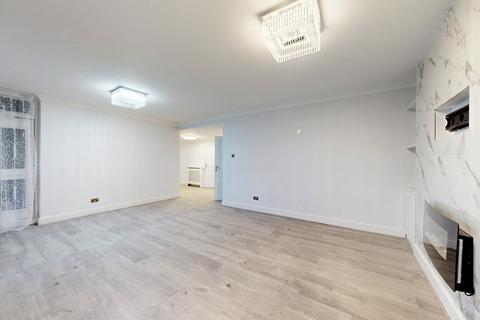 3 bedroom apartment for sale, Lyndhurst Court, 36-38 Finchley Road, London, NW8