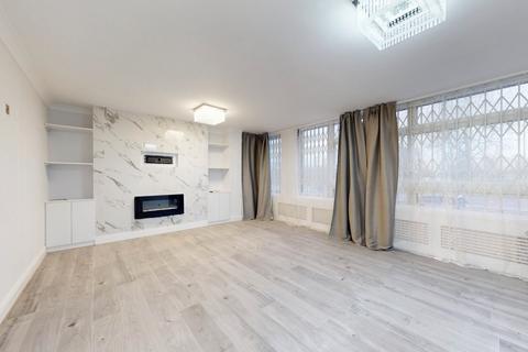 3 bedroom apartment for sale, Lyndhurst Court, 36-38 Finchley Road, London, NW8