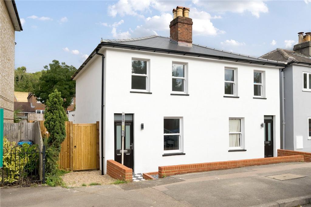 Caterham, Caterham CR3 2 bed semidetached house for sale £400,000