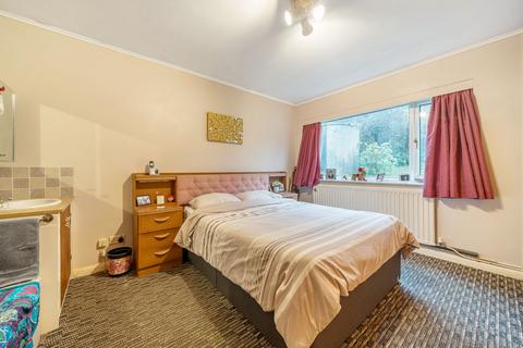 100 Caterham Drive, Coulsdon, CR5 1JG