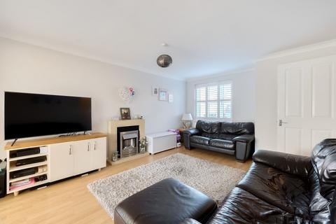 6 Longsdon Way, Caterham, CR3 6BN