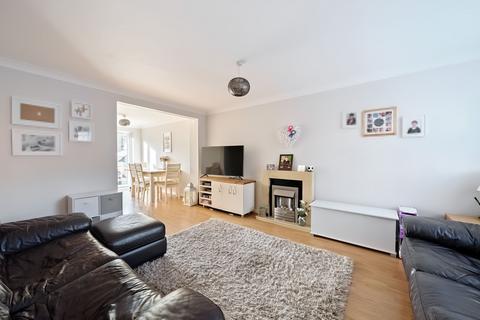 6 Longsdon Way, Caterham, CR3 6BN