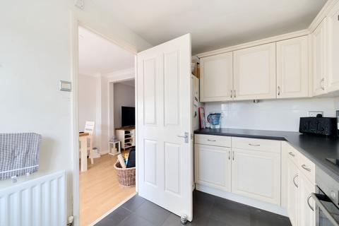 6 Longsdon Way, Caterham, CR3 6BN
