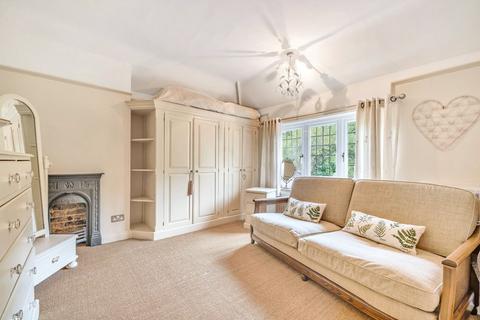14 Chaldon Way, Coulsdon, CR5 1DB