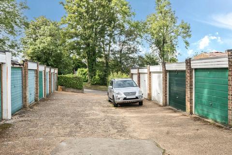 13 Alder Croft, Coulsdon, CR5 2SN