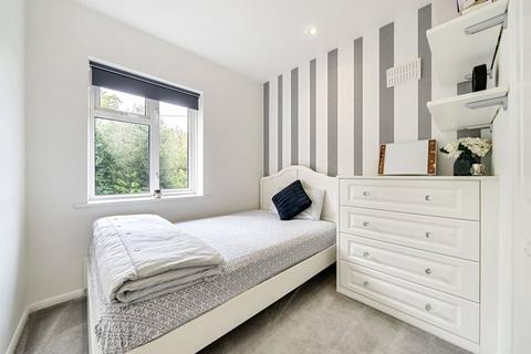 111 Rickman Hill, Coulsdon, CR5 3DU