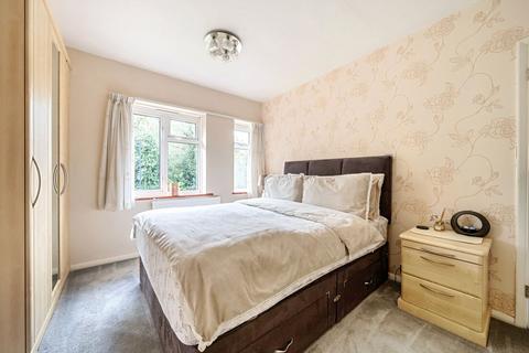 111 Rickman Hill, Coulsdon, CR5 3DU