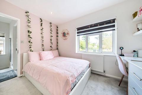 111 Rickman Hill, Coulsdon, CR5 3DU