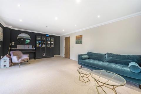 13 Stanstead Close, Caterham, CR3 6DY