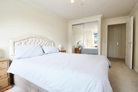 2 bedroom retirement property for sale, Greenacres Lodge, Warlingham CR6