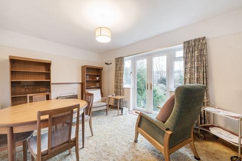 17 Hornchurch Hill, Whyteleafe, CR3 0DA