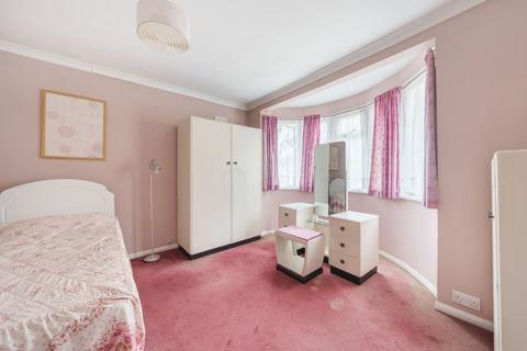 17 Hornchurch Hill, Whyteleafe, CR3 0DA