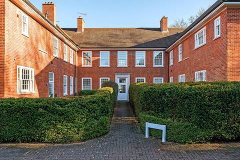 Flat 1, Furzefield Villa Cayton Road, Coulsdon, CR5 1PW