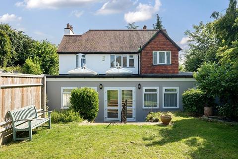 37 Woodcote Grove Road, Coulsdon, CR5 2AJ